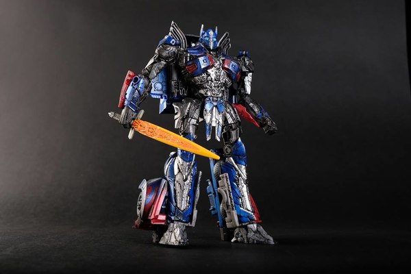 Transformers The Last Knight   Exclusive Battle Damage Optimus Prime Bumblebee Lucky Draw Voice Changer Helmet  (4 of 15)